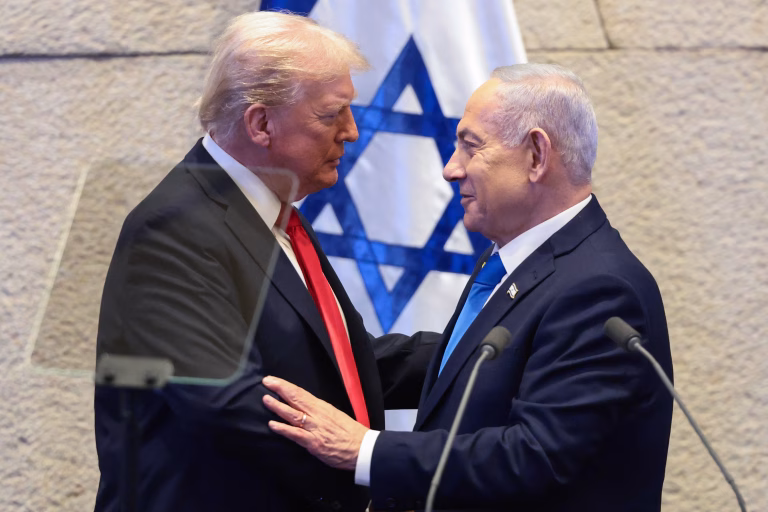 Quiebre entre Trump y Netanyahu por guerra en Irán: La amenaza que se cierne sobre el precio de la bencina en el Biobío