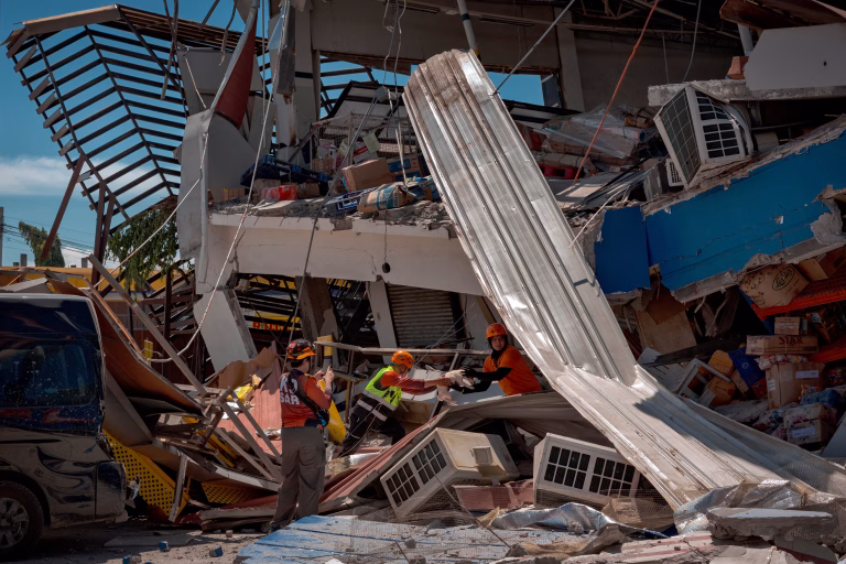 Filipinas revive el fantasma del 27F: Terremoto 7.8 deja decenas de fallecidos y un país en vilo