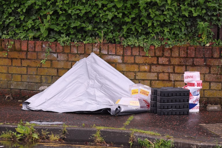 Intento de decapitación en Belfast: La violencia que cruza fronteras y enciende alertas globales