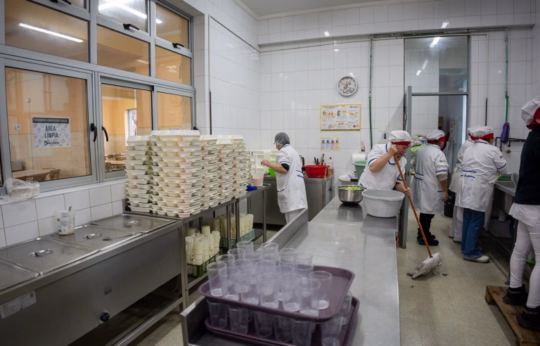 Inversión histórica en Ñuble: Más de $623 millones para modernizar cocinas y comedores escolares en 15 establecimientos