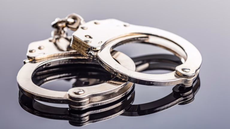Brutal ataque en Estados Unidos: Mujer es apuñalada con una espada y secuestrada por cuatro personas en Florida