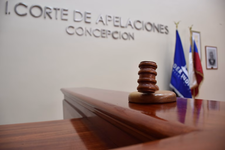 Justicia condena al Servicio de Salud Talcahuano por trágica muerte de bebé y ordena millonaria indemnización a padres