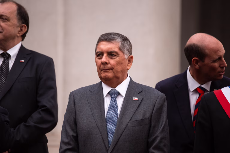 Guerra por el CAE: La Moneda culpa a Boric por morosidad récord mientras embargos de Tesorería amenazan a profesionales del Biobío