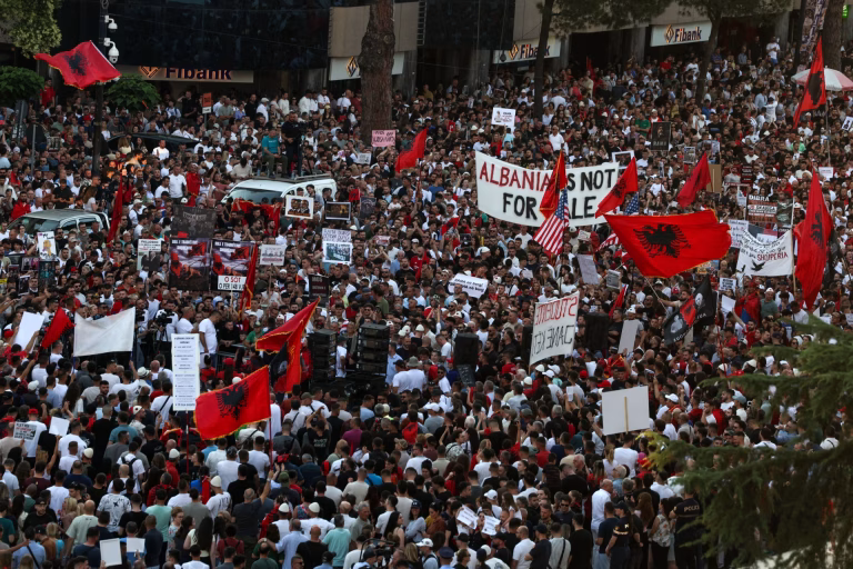 De los Balcanes al Biobío: La ‘revolución de los flamencos’ que desafía a la familia Trump y resuena en nuestras costas