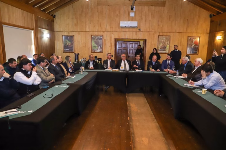 Seguridad y Reactivación Forestal: El Gremio Maderero Pone Sus Cartas Sobre la Mesa en Yumbel
