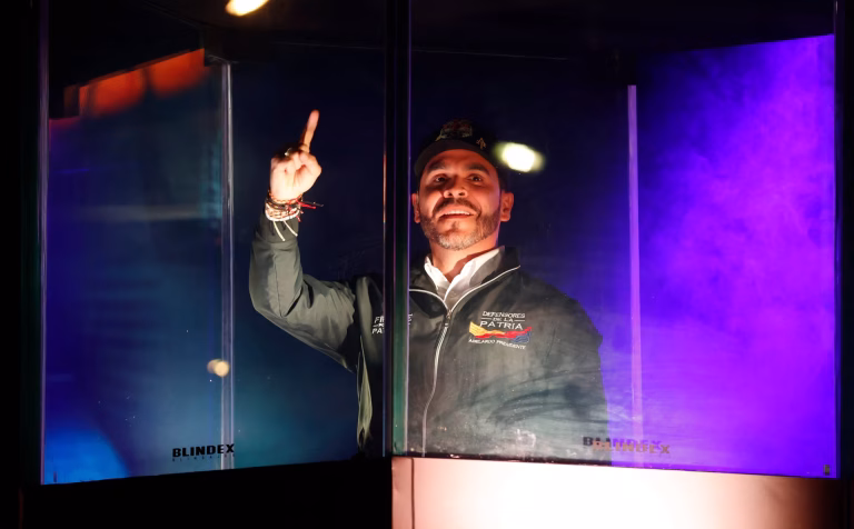 Candidato colombiano De la Espriella sugiere intervención militar si el gobierno desconoce el orden constitucional