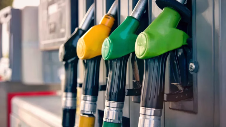 Copec ofrece $100 de descuento por litro de bencina hoy en 32 comunas, incluyendo tres de la Región del Biobío