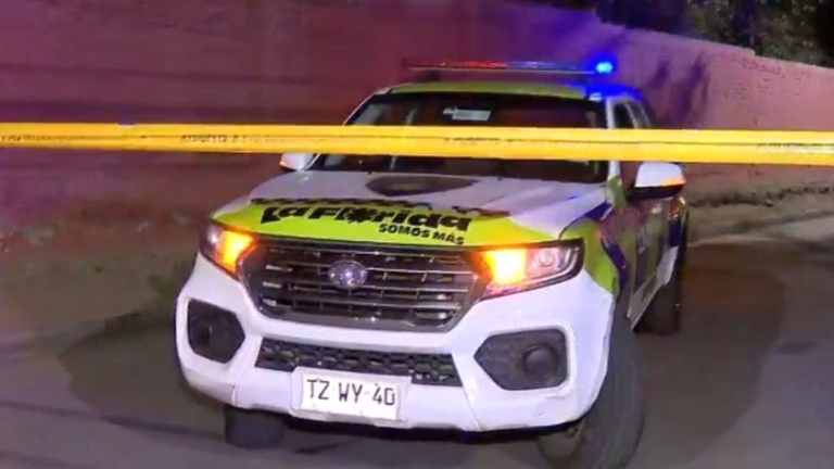 Balacera en centro juvenil de La Florida deja un hombre muerto y un adolescente herido