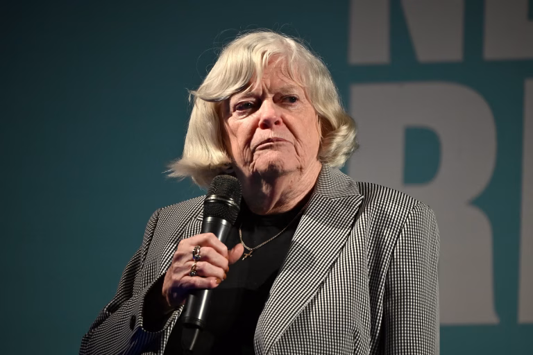 Fiscalía británica revela que política Ann Widdecombe murió por 21 martillazos en la cabeza