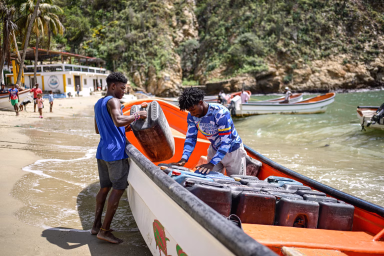 Aislamiento y Solidaridad: Pueblos costeros de Venezuela se aferran al mar tras terremotos de junio