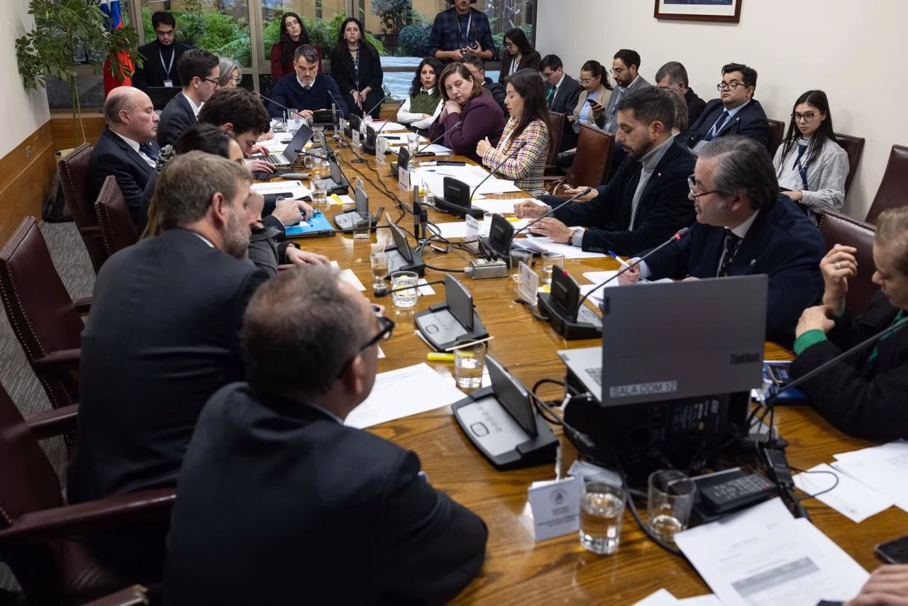Megarreforma Gubernamental se Traslada al Tribunal Constitucional en su Etapa Final