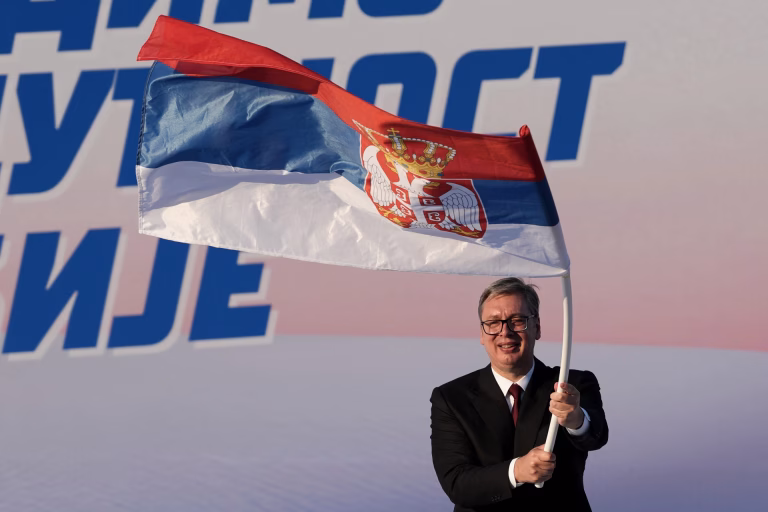 Serbia se encamina a elecciones anticipadas tras casi dos años de protestas y tensión política