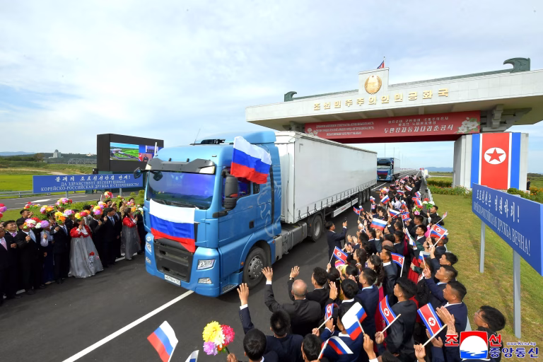 Rusia y Corea del Norte inauguran primer puente carretero y fortalecen su alianza estratégica