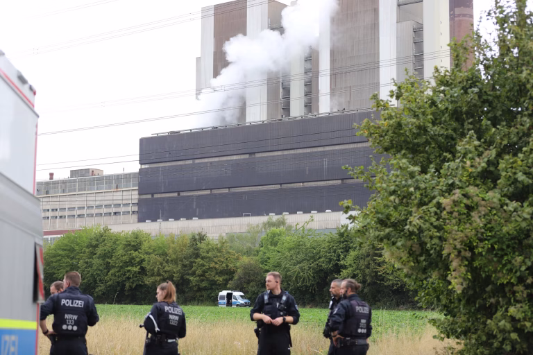 Detienen en Alemania a presunto activista climático por sabotajes a la red eléctrica nacional
