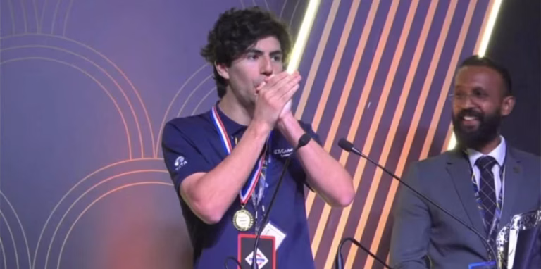 Joven de Cabrero gana premio internacional de IA con sistema que optimiza uso de pabellones quirúrgicos