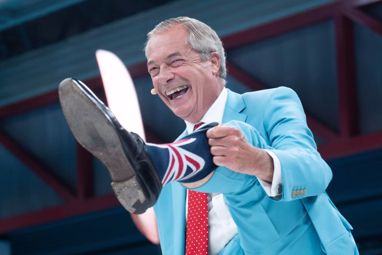 Nueva investigación por corrupción complica al líder ultraderechista británico Nigel Farage