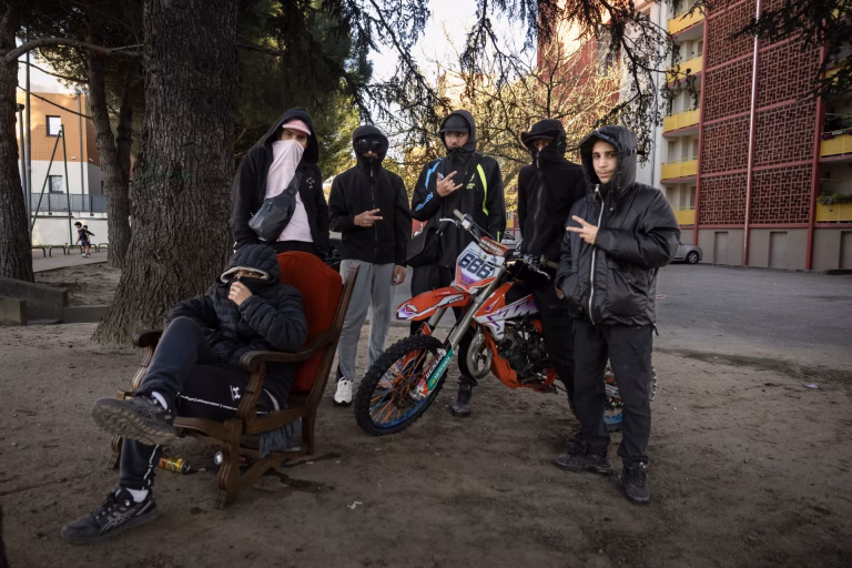 Filtración de video expone comentarios racistas de un cargo policial en Carcasona, Francia