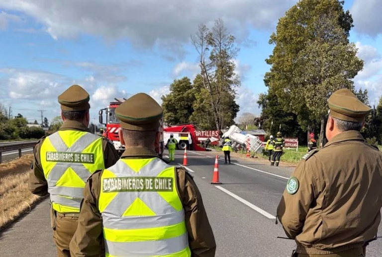 Corte total en Ruta 5 Sur por volcamiento de camión con combustible en el kilómetro 373