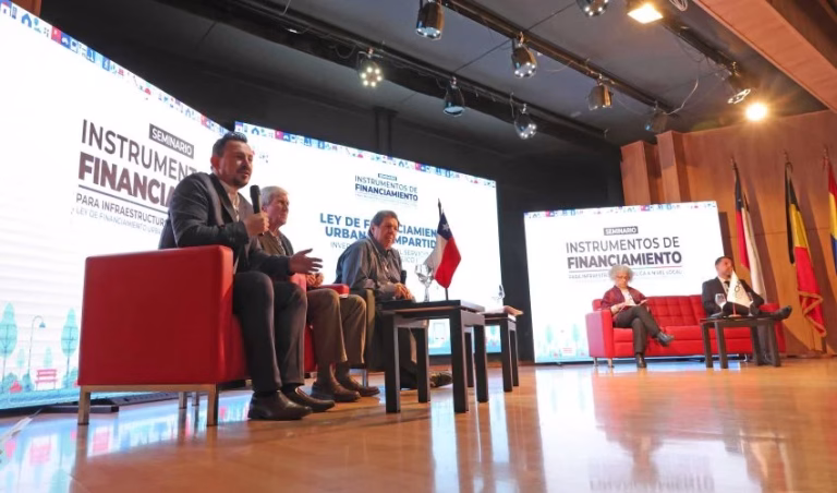 Municipios del Biobío exploran nuevas vías de financiamiento ante escasez de recursos para infraestructura