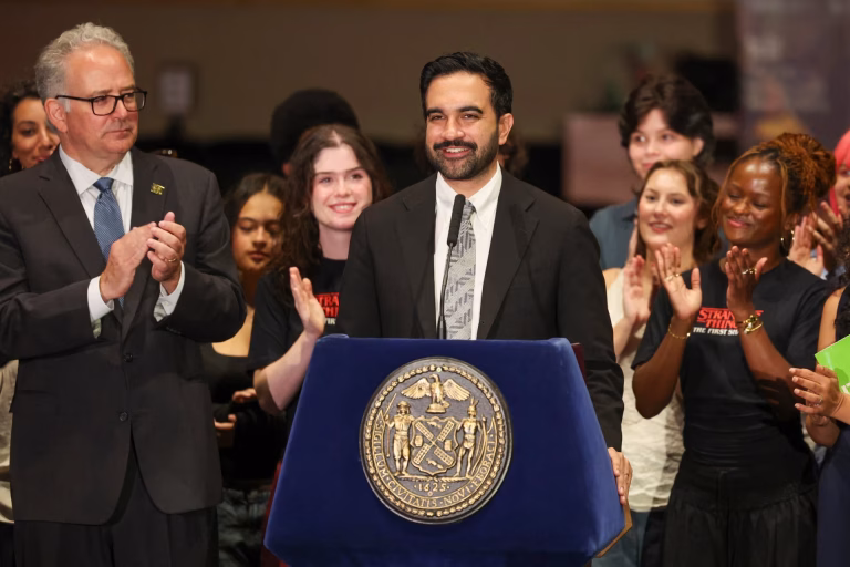A 25 años del 11-S: Nueva York elige a su primer alcalde musulmán en un hito histórico de inclusión