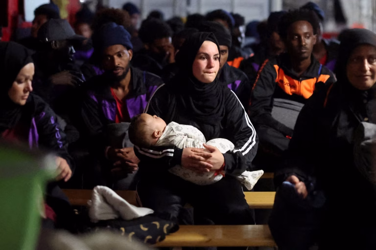 Frontex informa: Bajan las llegadas irregulares a la UE, pero la ruta migratoria hacia España se intensifica