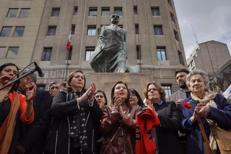 Chile conmemora 53 años del Golpe de Estado con actos solemnes y marchas por la memoria