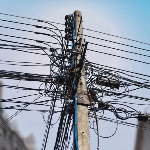 Ley Chao Cables en Talca: municipio retiró ocho kilómetros, pero …