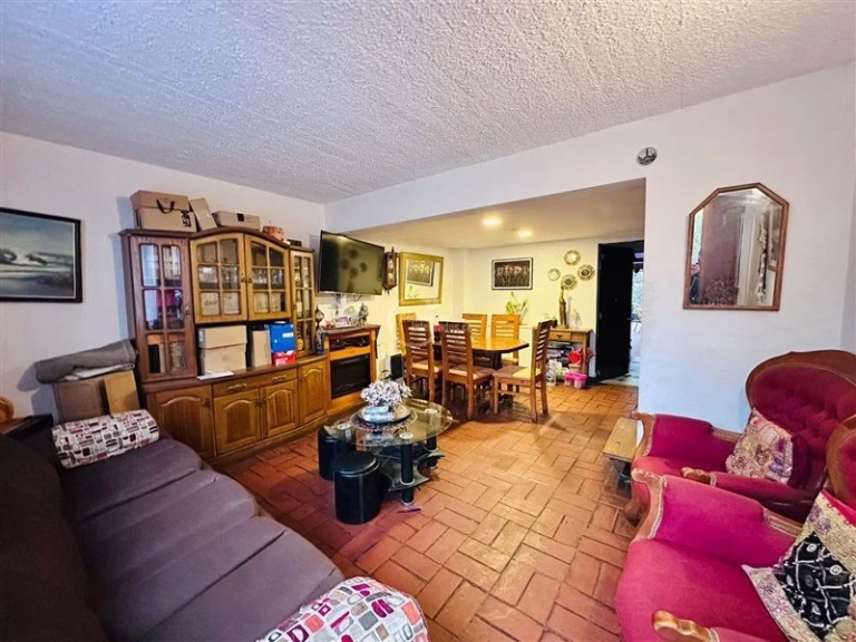Mercado Inmobiliario: Arriendan casa de 4 dormitorios en Ñuñoa por $850.000 mensuales