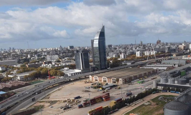 Uruguay inaugura rampa en viaducto del Puerto de Montevideo para optimizar la logística portuaria