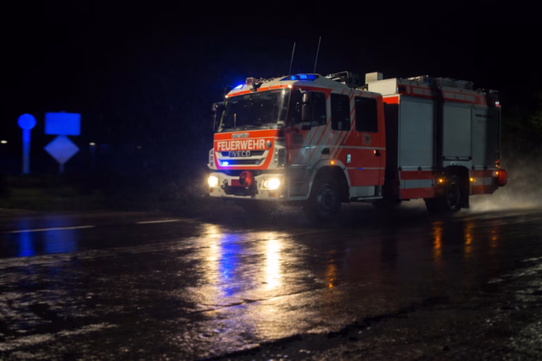 Tres Lesionados en Colisión Vehicular en el Sector Sur de Los Ángeles
