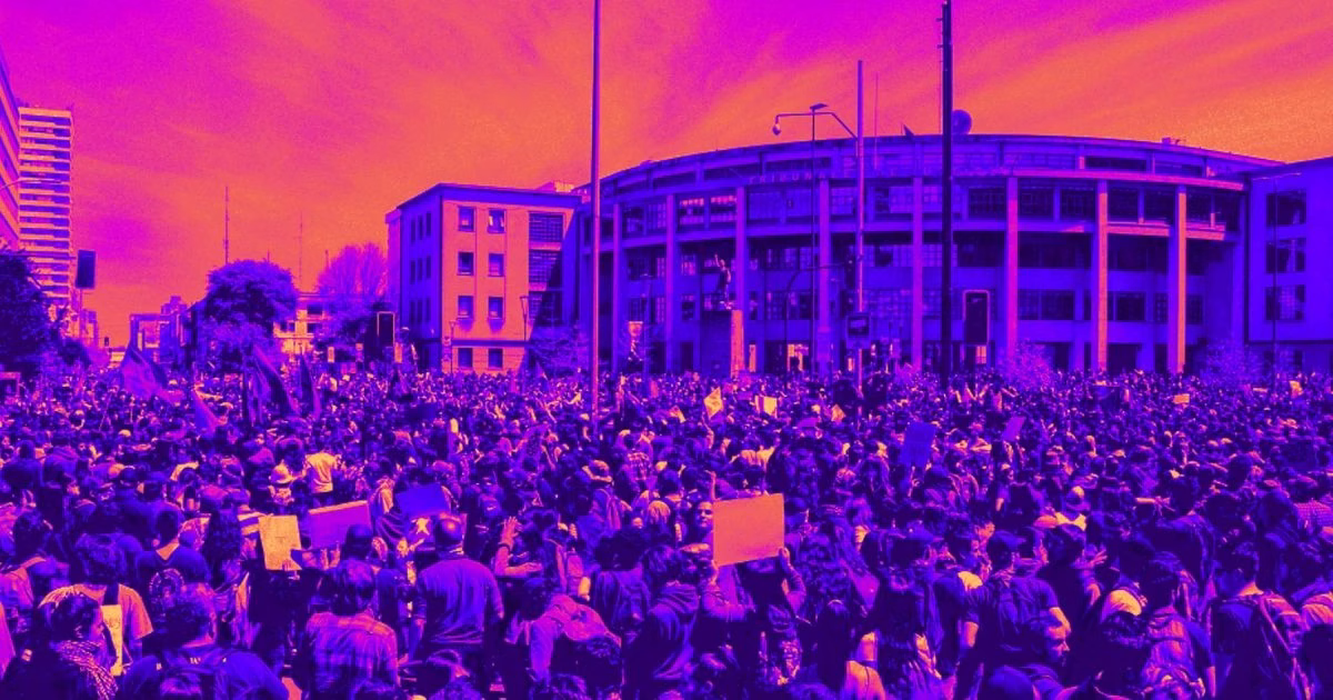 A siete años del 18-O: Columnista llama a retomar la ‘batalla por la memoria’ del Estallido Social