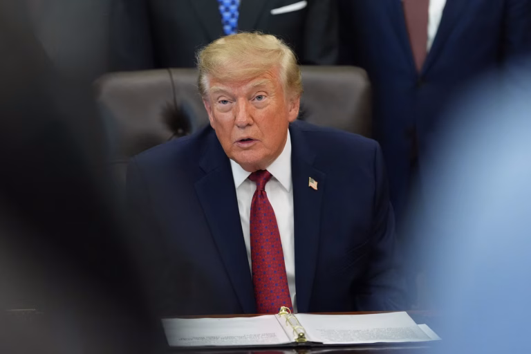 Trump lanza gira de 32 días para apoyar a republicanos, pero candidato clave en Texas duda de su efectividad