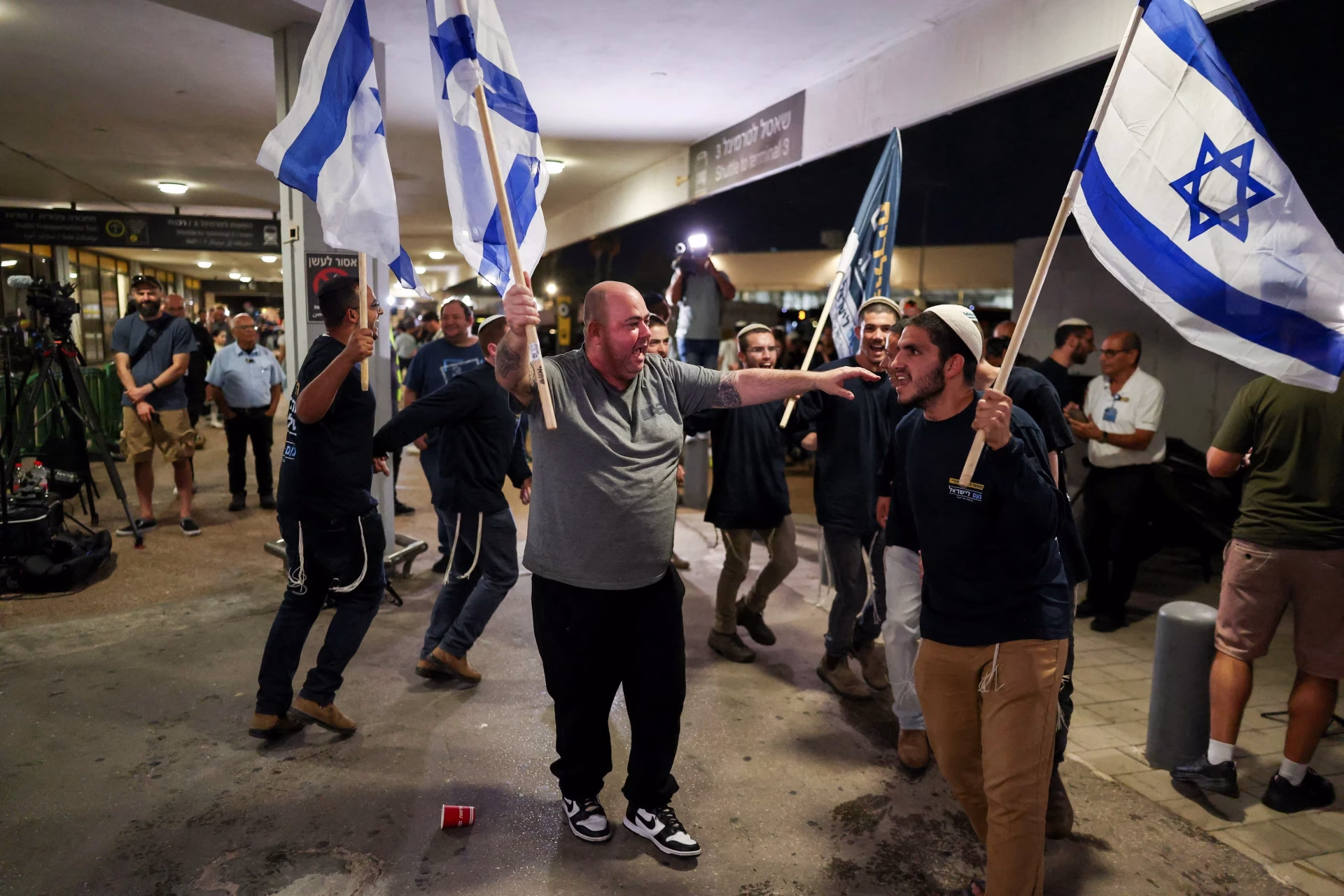 Aterrizaje de emergencia en Arabia Saudí revela inesperada hospitalidad hacia pasajeros israelíes