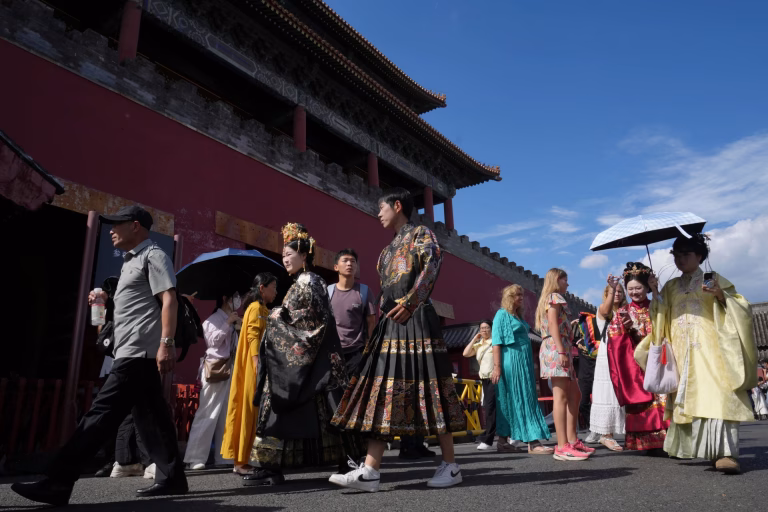 China supera a Estados Unidos en percepción de influencia positiva en América Latina, según Latinobarómetro 2026