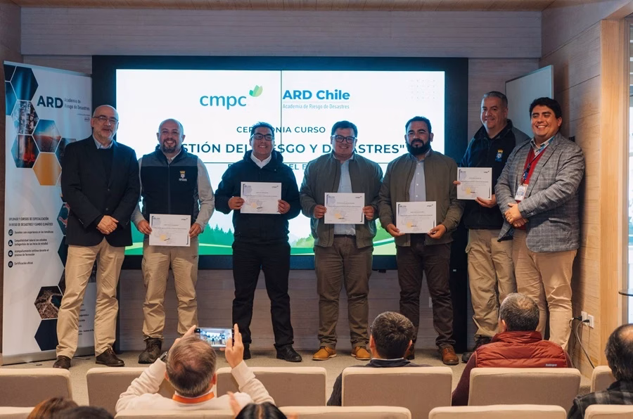 CMPC certifica a equipos municipales de la Provincia de Biobío para fortalecer la gestión de desastres