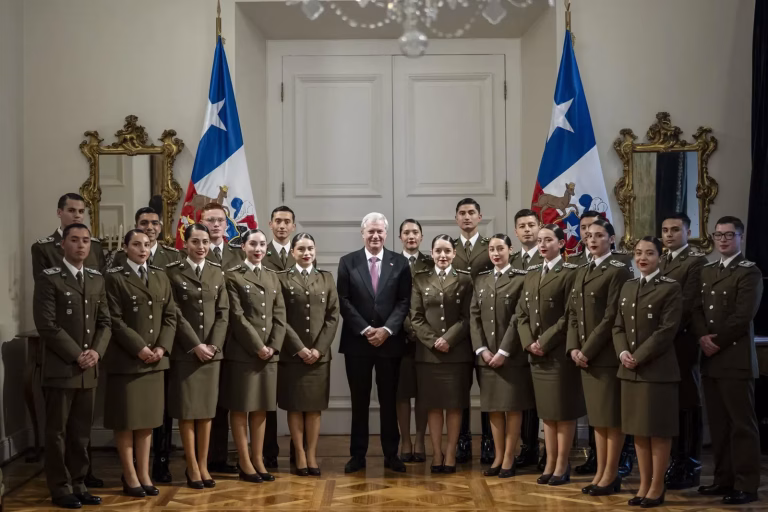Joven de Cabrero participa en desayuno con Presidente Kast para futuros Carabineros en La Moneda