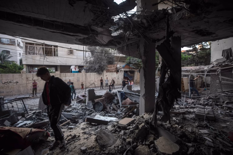 Ataque aéreo israelí en Ciudad de Gaza deja al menos cinco palestinos fallecidos