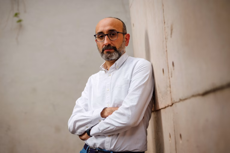 Experto advierte: La ultraderecha amenaza con absorber a la derecha tradicional y poner en riesgo la democracia chilena
