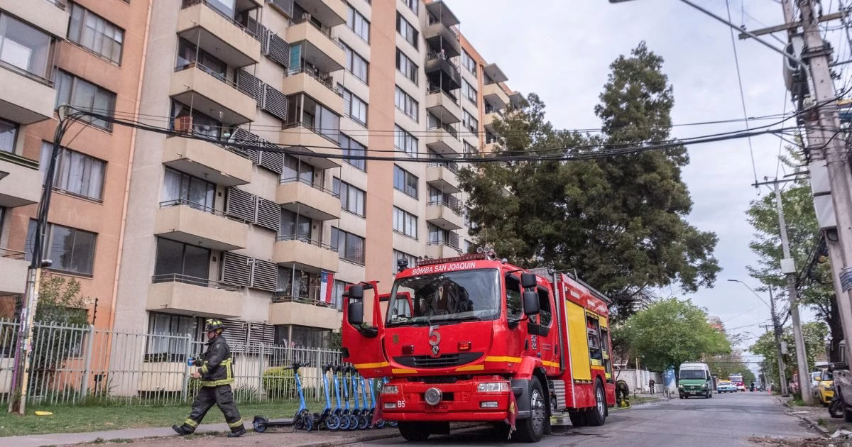 Hombre fallece en incendio presuntamente iniciado por él tras episodio de violencia intrafamiliar en San Miguel