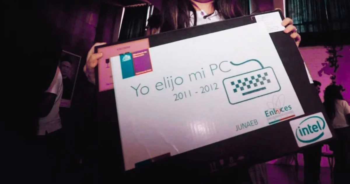 El potente testimonio de un estudiante: Cómo un computador del Mineduc se convirtió en motor de progreso para su familia