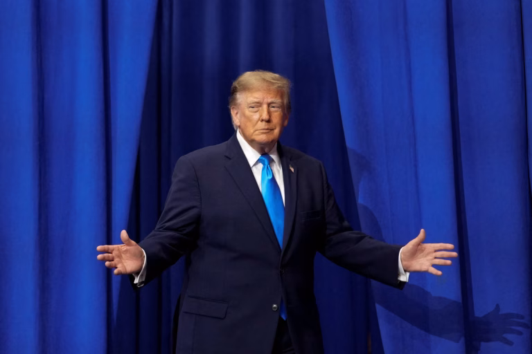 EE.UU.: Gobierno de Trump anuncia cheques de 90 dólares para adultos mayores previo a elecciones clave