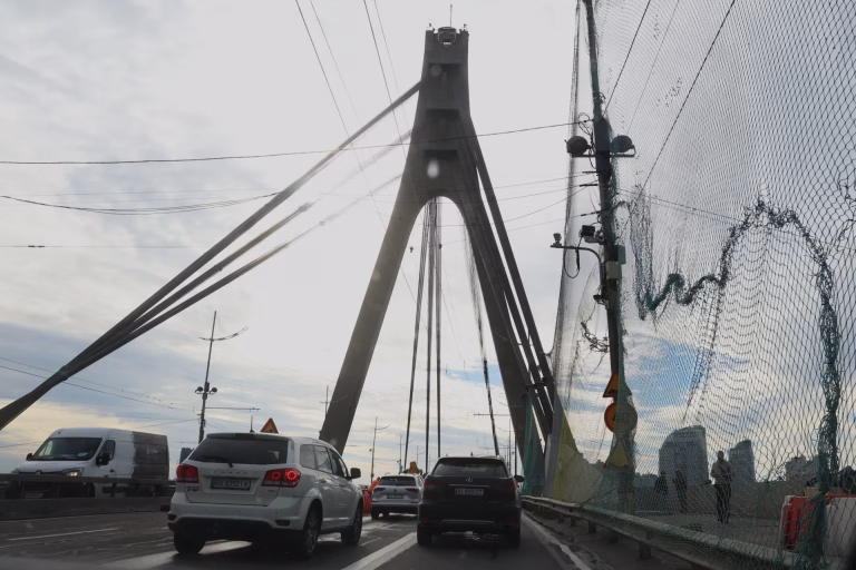 Ucrania instala por primera vez redes antidrones en Kiev para blindarse ante la ofensiva rusa
