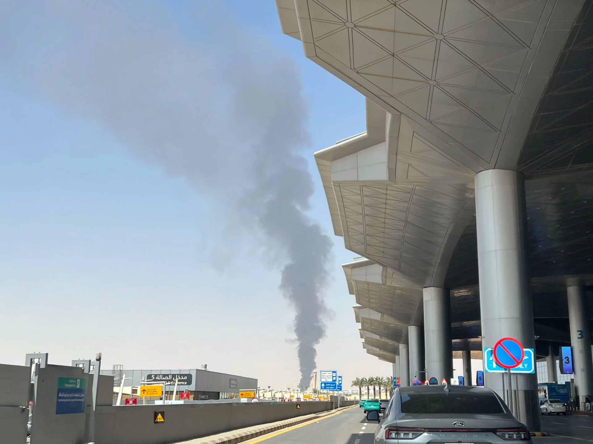Milicia hutí de Yemen amenaza a aerolíneas y declara espacio aéreo saudí ‘zona de operaciones’