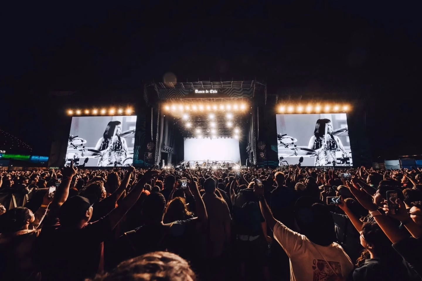 Lollapalooza Chile 2027 revela su cartel: The Killers, Travis Scott y Charli XCX encabezan el esperado festival