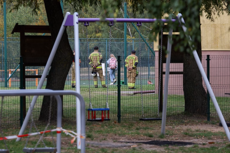 Alerta en Polonia: Detienen a 10 adolescentes por amenazas de ataques a escuelas