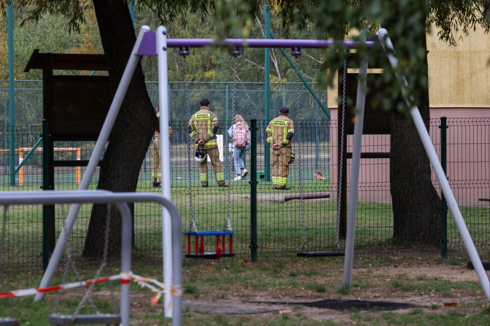 Alerta en Polonia: Detienen a 10 adolescentes por amenazas de ataques a escuelas
