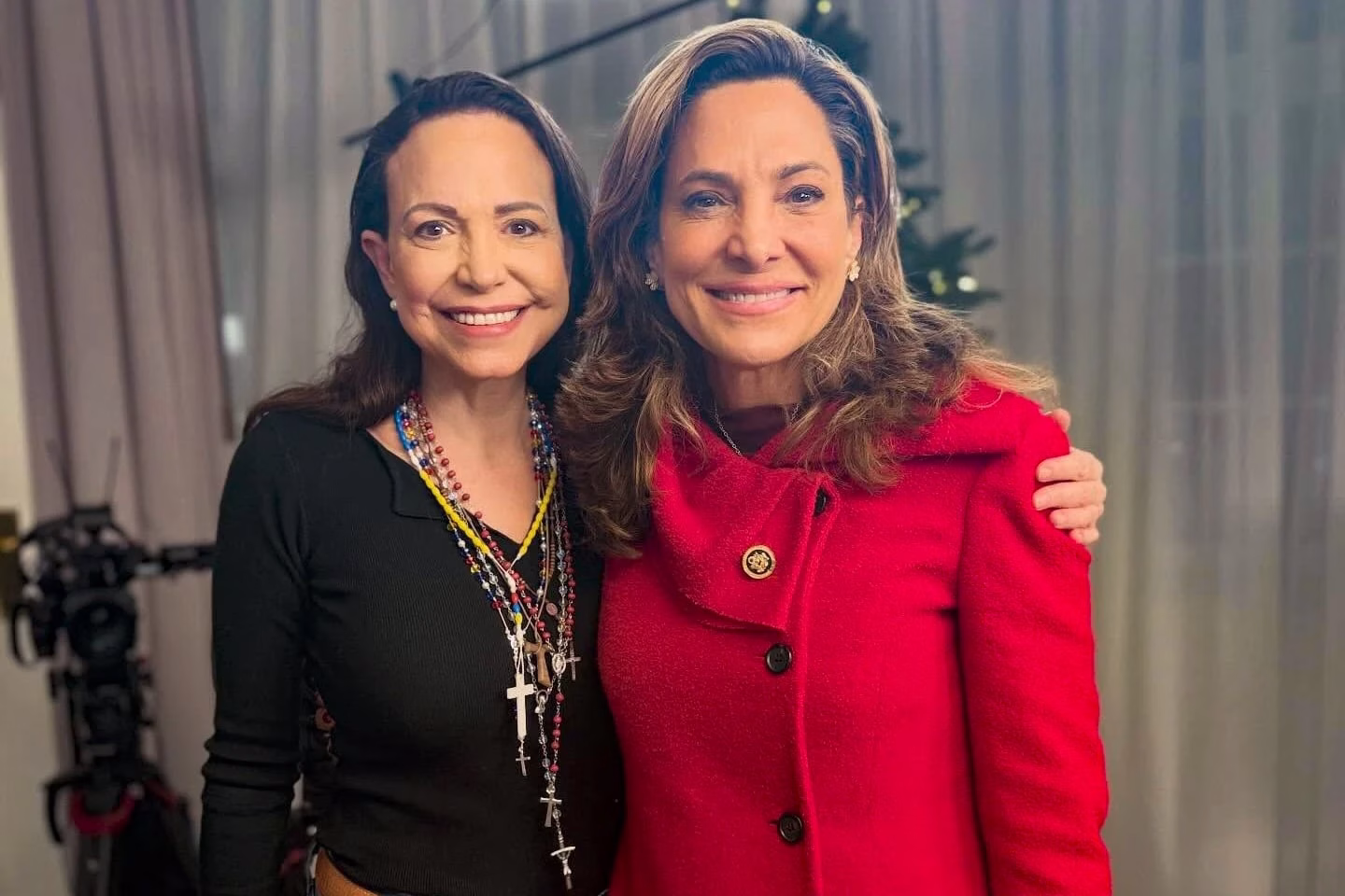 Política Venezolana en el Exilio: María Corina Machado Apoya a Candidata Republicana en Elecciones Clave de EE.UU.