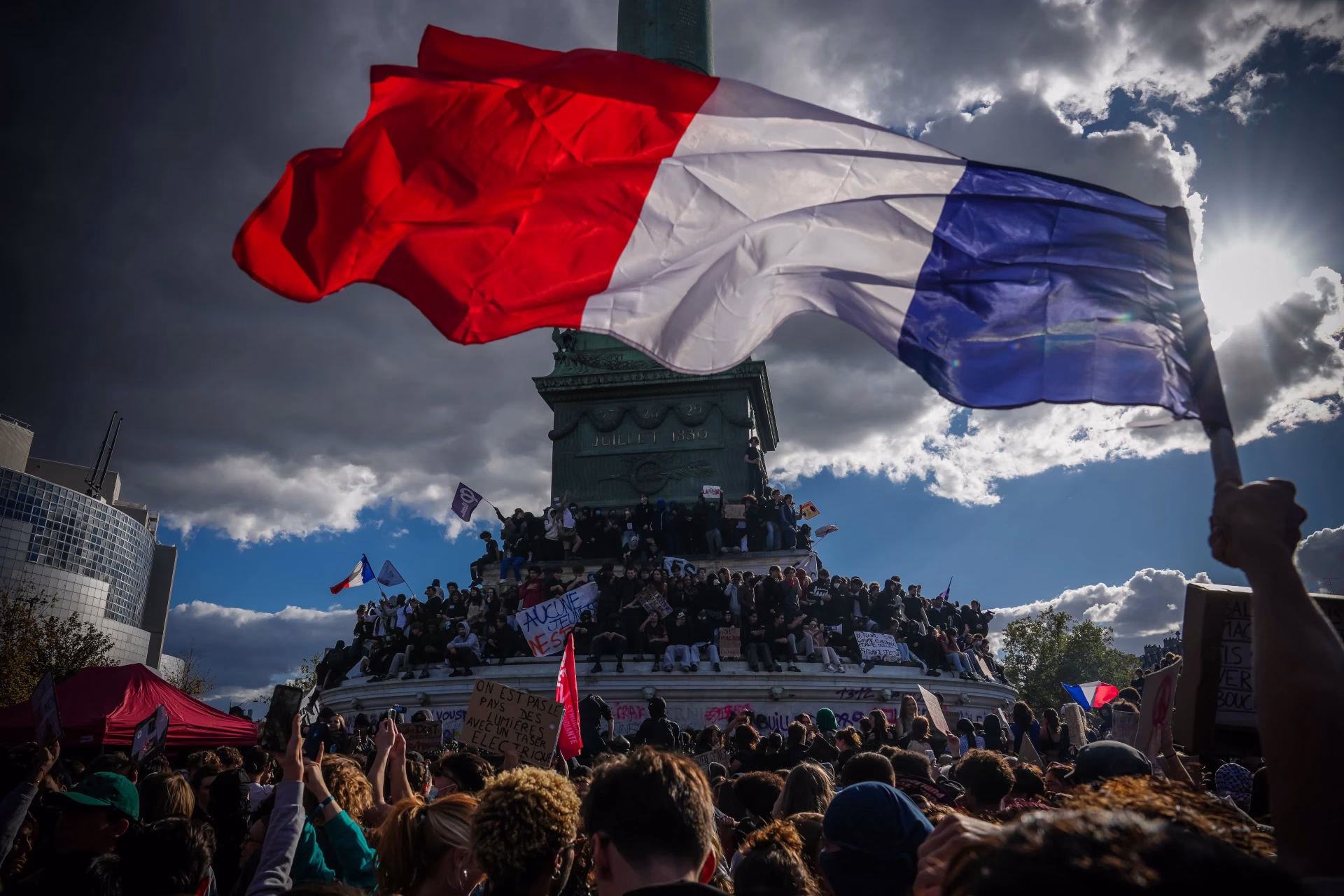 Francia en crisis: Protestas estudiantiles masivas desafían al gobierno a meses de las elecciones presidenciales