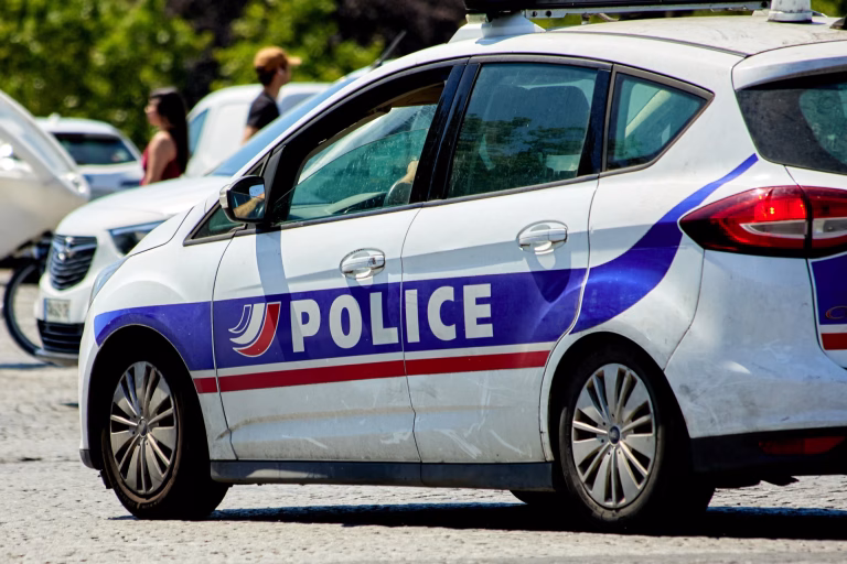 Conmoción en Francia: Estudiante de 14 años hiere con escopeta a director y profesora en su colegio