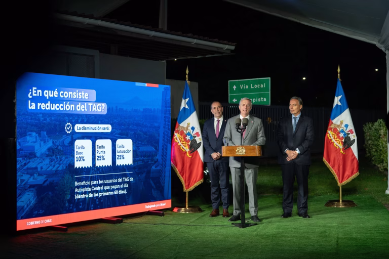 Gobierno anuncia rebaja de hasta un 25% en peajes de la Autopista Central para usuarios al día
